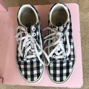 Women’s lace up vans.